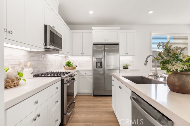 Detail Gallery Image 9 of 28 For 470 Lobata, Irvine,  CA 92618 - 3 Beds | 3 Baths