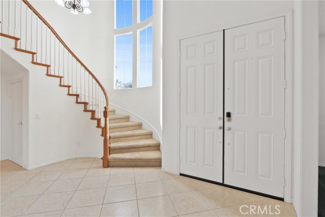 Detail Gallery Image 2 of 20 For 17384 Blue Ridge Ct, Riverside,  CA 92503 - 5 Beds | 2/2 Baths