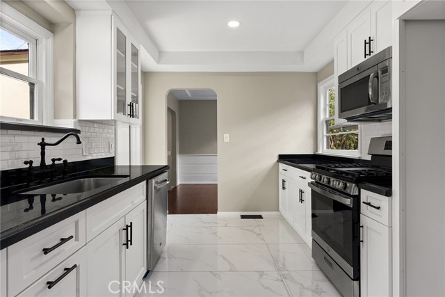 3202 E Chevy Chase, Glendale CA: https://media.crmls.org/medias/371f834c-1b84-4c2b-b437-c329508585b8.jpg
