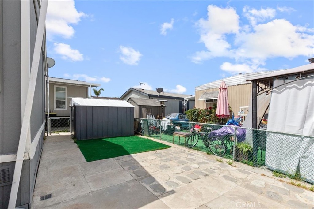 9080 Bloomfield Avenue 272