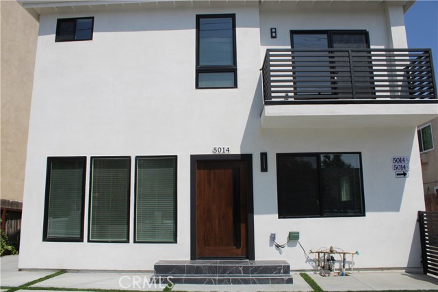 Detail Gallery Image 2 of 10 For 5014 Kester Ave, Sherman Oaks,  CA 91403 - 4 Beds | 4 Baths
