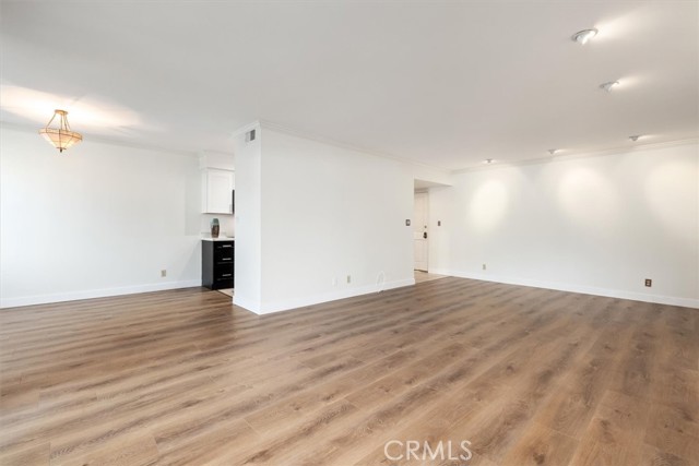 Detail Gallery Image 3 of 19 For 4487 Colbath #101,  Sherman Oaks,  CA 91423 - 1 Beds | 1 Baths