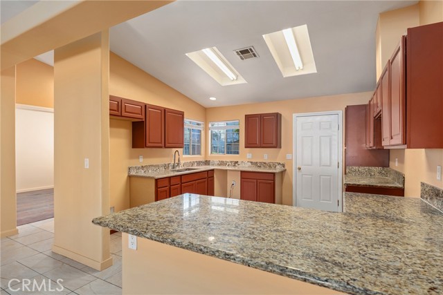 31950 Avenida El Pueblo, Cathedral City CA: https://media.crmls.org/medias/3720fd8d-01d3-4c08-b3e8-c147bd3ca1b8.jpg