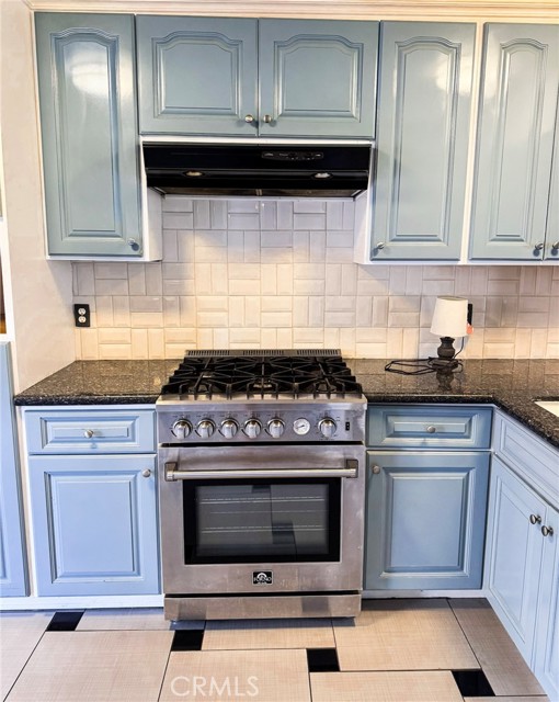 Detail Gallery Image 3 of 15 For 958 South Crossbow Lane #8,  Anaheim,  CA 92804 - 2 Beds | 2 Baths