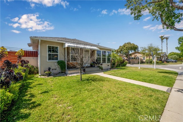 Detail Gallery Image 2 of 55 For 5530 E Mezzanine Way, Long Beach,  CA 90808 - 4 Beds | 3/1 Baths