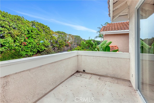 9 Saint Francis Court, Dana Point CA: https://media.crmls.org/medias/37226c2f-e5c0-4f11-832c-82cd7b24dd66.jpg