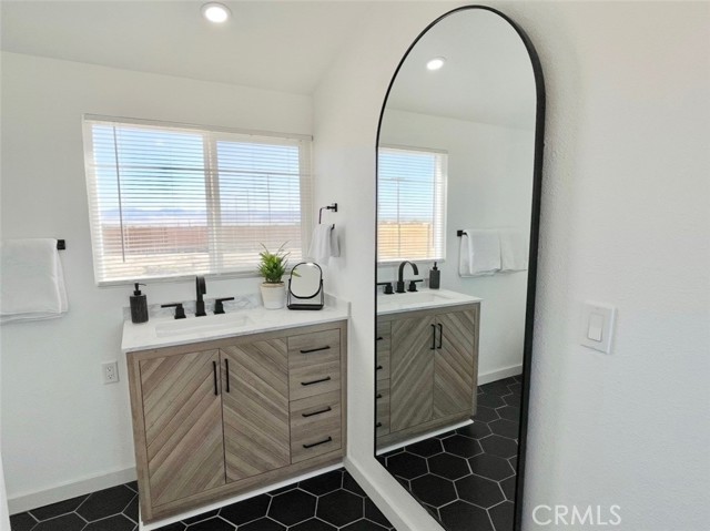 3191 Pearl Springs Avenue, 29 Palms CA: https://media.crmls.org/medias/372438d2-c7ca-4a1b-bf8e-0e7f5a9be44d.jpg