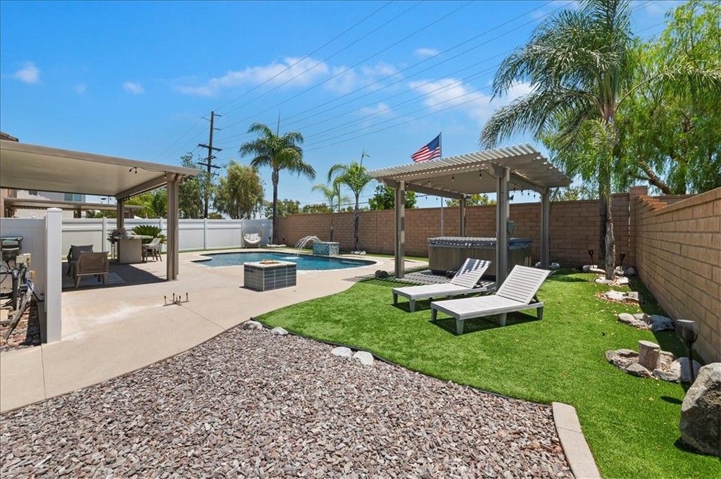 https://media.crmls.org/medias/37247784-aaa2-45a4-832b-b469884edc12.jpg?preset=X-Large