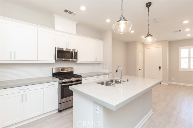 Detail Gallery Image 15 of 30 For 1095 Delpy View, Vista,  CA 92084 - 3 Beds | 2/1 Baths