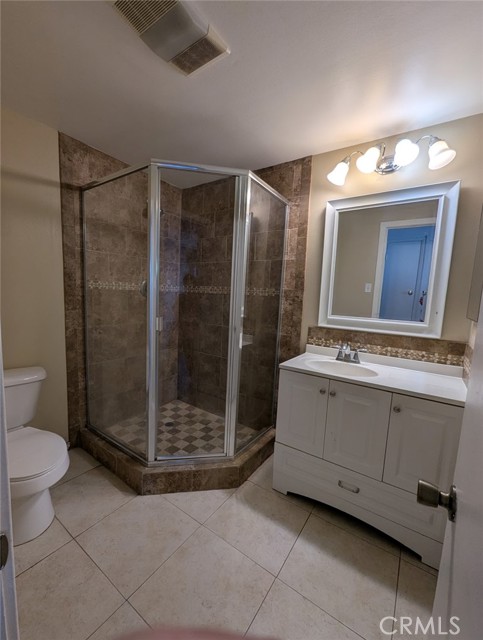 Detail Gallery Image 12 of 13 For 200 W 37th, Long Beach,  CA 90807 - 4 Beds | 4 Baths