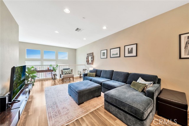 5325 Pacific Terrace, Hawthorne CA: https://media.crmls.org/medias/37250ce8-67ea-4b23-bdc9-9322b6d05aa9.jpg
