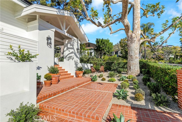 432 Holly Street, Laguna Beach CA: https://media.crmls.org/medias/372573fc-2f45-4aa9-8ced-8539a3e138b3.jpg