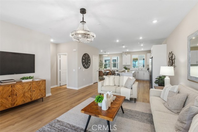 Detail Gallery Image 8 of 31 For 109 S Laxore St #303,  Anaheim,  CA 92804 - 4 Beds | 3/1 Baths