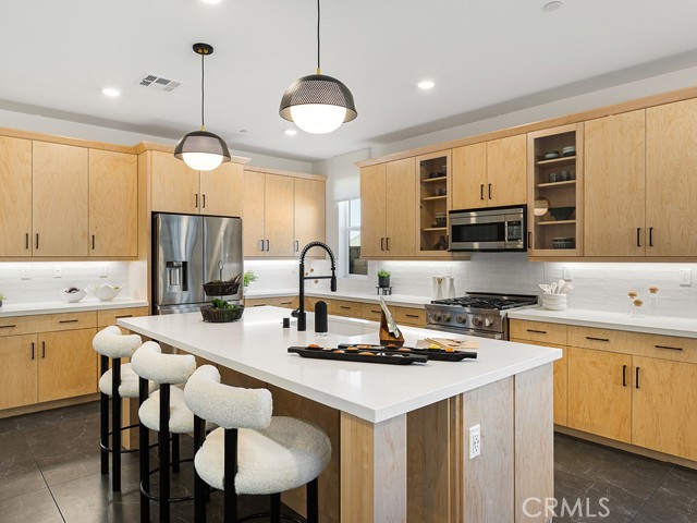 Detail Gallery Image 28 of 37 For 28904 Saddle Cir, Castaic,  CA 91384 - 3 Beds | 3 Baths