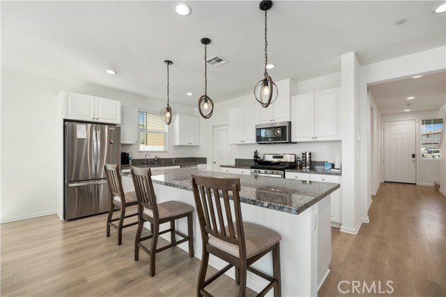 Detail Gallery Image 5 of 40 For 36300 Firelight Cir, Wildomar,  CA 92595 - 4 Beds | 3 Baths