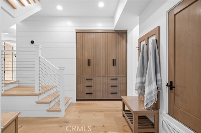 Detail Gallery Image 15 of 37 For 706 Poinsettia, Corona Del Mar,  CA 92625 - 5 Beds | 3/1 Baths