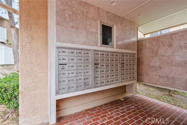 10331 Lindley Avenue, Porter Ranch CA: https://media.crmls.org/medias/37277971-e97d-443d-8928-df0feb53e6ca.jpg