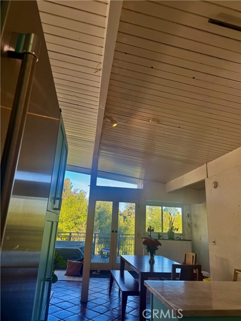 Detail Gallery Image 9 of 47 For 11551 Decente, Studio City,  CA 91604 - 2 Beds | 2 Baths