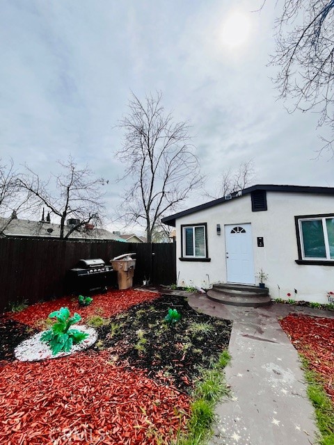 Detail Gallery Image 9 of 10 For 715 Goodman St, Bakersfield,  CA 93305 - 2 Beds | 1 Baths