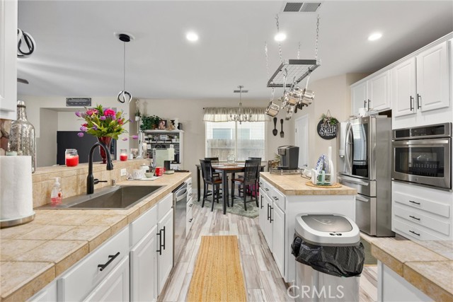 11113 Cypress Falls Avenue, Bakersfield CA: https://media.crmls.org/medias/3727d225-665a-4d79-876a-5f1c46211f21.jpg