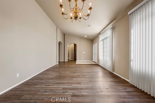 6834 Phoenix Court, Hesperia CA: https://media.crmls.org/medias/3727e644-97dc-49b3-a1f6-458ed4187f6f.jpg