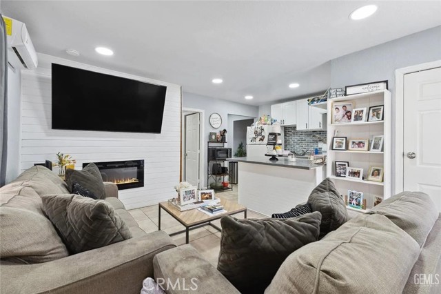 Detail Gallery Image 5 of 22 For 603 Hill St, Bakersfield,  CA 93306 - – Beds | – Baths