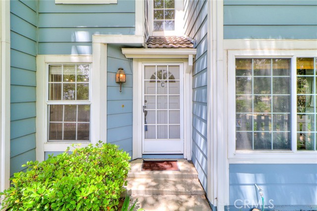 345 Jeremiah Drive, Simi Valley CA: https://media.crmls.org/medias/37290f74-d0b2-437c-8852-08e167907076.jpg