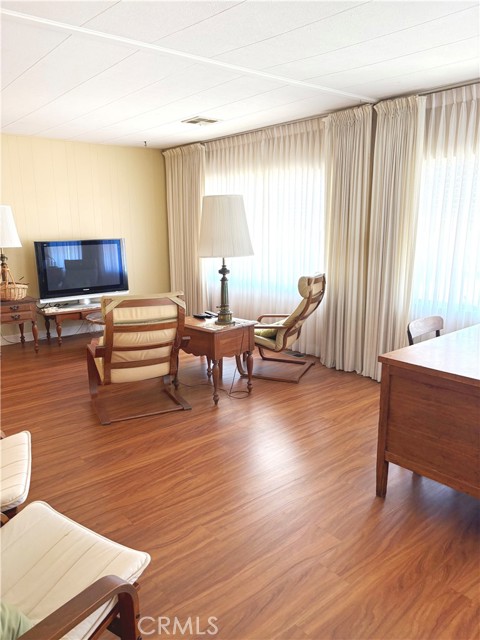 24701 Raymond Way, Lake Forest CA: https://media.crmls.org/medias/3729ad67-b69e-4a7e-b839-348fd87c8e41.jpg