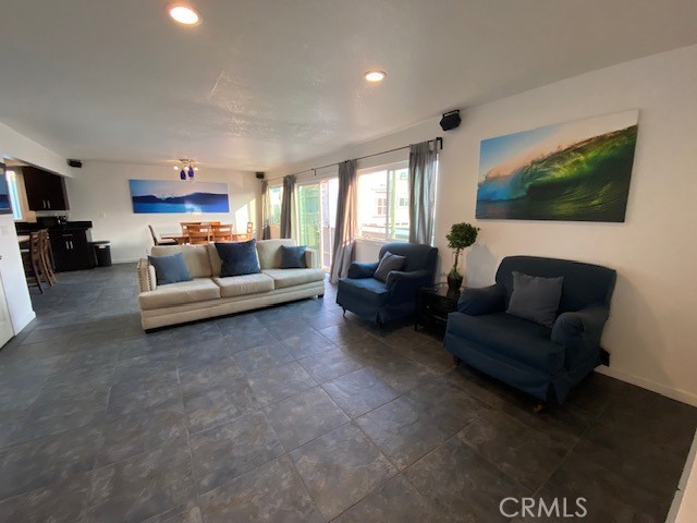 4704 Seashore Drive, Newport Beach CA: https://media.crmls.org/medias/372a7a04-4f8e-4f3e-8fb2-41c177111f63.jpg