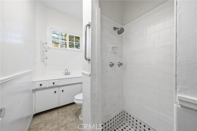 Detail Gallery Image 19 of 32 For 929 Descanso Dr, La Canada Flintridge,  CA 91011 - 3 Beds | 2 Baths