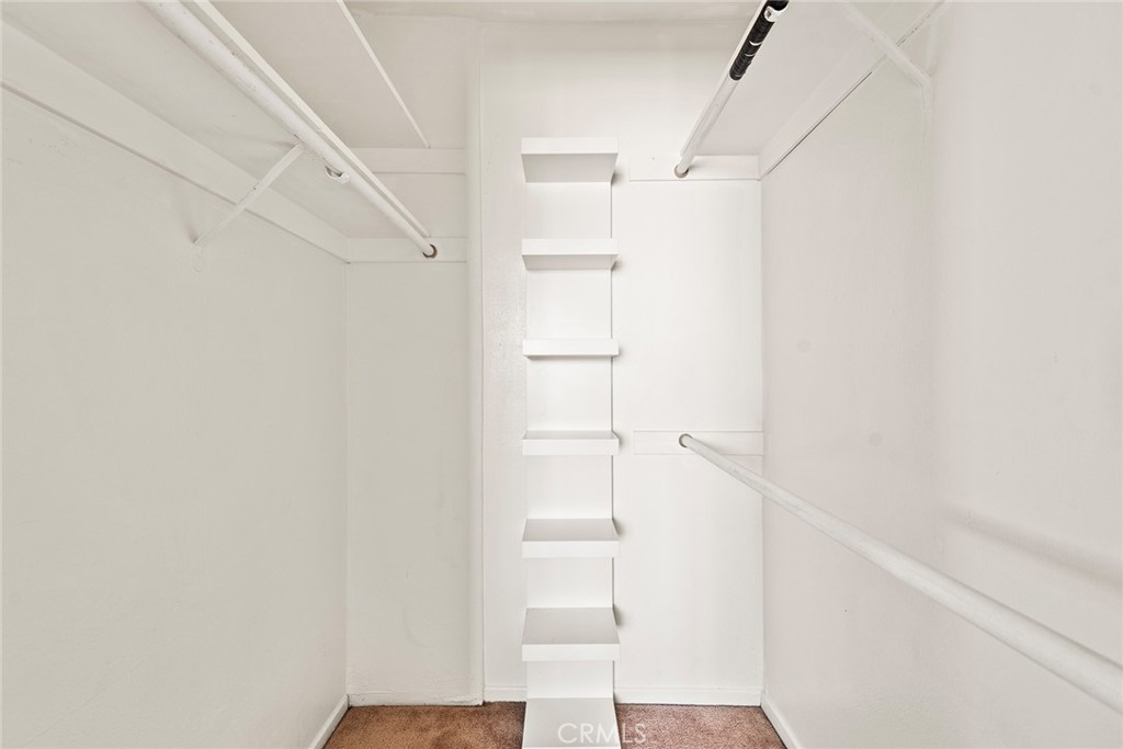 https://media.crmls.org/medias/372af592-5a3a-46bf-bb41-827f09cdd1e7.jpg?preset=X-Large