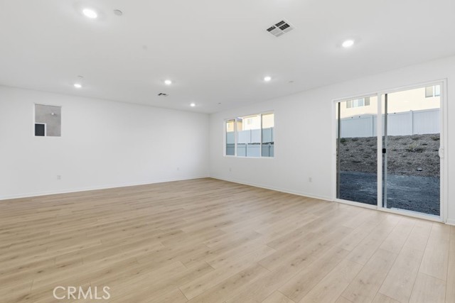 Detail Gallery Image 6 of 26 For 33226 Damask Ln, French Valley,  CA 92596 - 4 Beds | 3 Baths