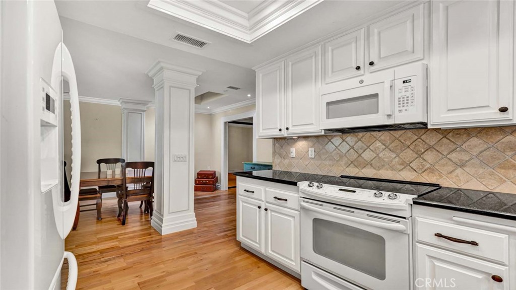 MLS #OC25224634 image #9