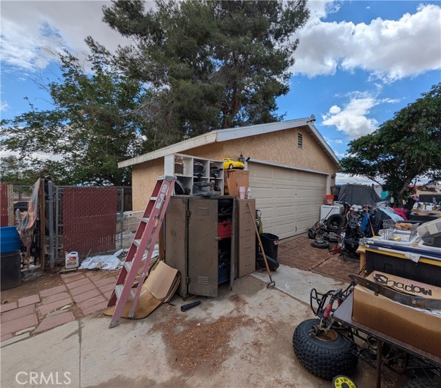 14136 Osage Road, Apple Valley CA: https://media.crmls.org/medias/372c986f-bad8-44ed-9dad-c4129bd6af69.jpg