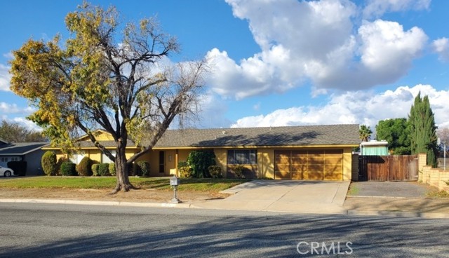 Detail Gallery Image 1 of 1 For 11731 Park Center Dr, Jurupa Valley,  CA 91752 - 4 Beds | 2 Baths