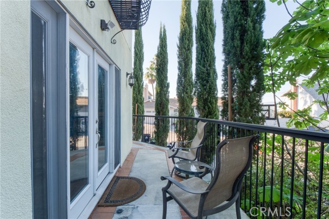 Detail Gallery Image 24 of 52 For 7796 Skyhill Drive, Los Angeles,  CA 90068 - 5 Beds | 3 Baths