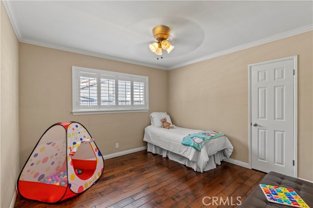 Image 14 of 33 For 15037 Hiawatha Street