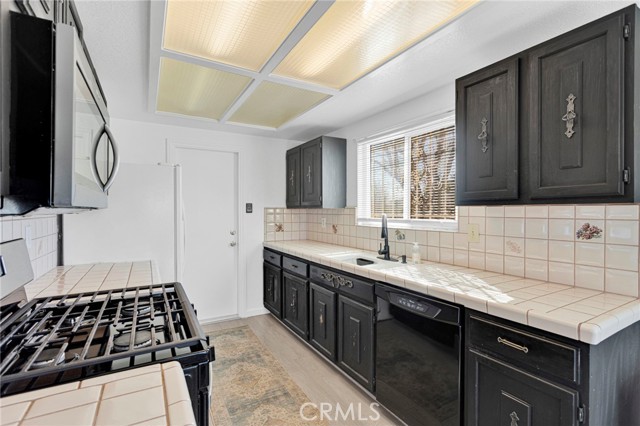 Detail Gallery Image 11 of 39 For 16020 Lime, Hesperia,  CA 92345 - 3 Beds | 2 Baths