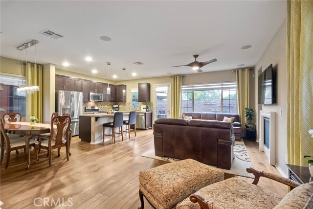 Detail Gallery Image 2 of 43 For 2076 Blue Oak Ln, Vista,  CA 92084 - 3 Beds | 2/1 Baths