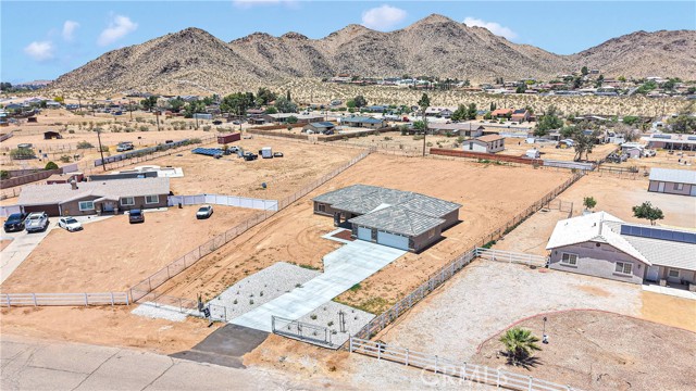 20020 Symeron Road, Apple Valley CA: https://media.crmls.org/medias/372f2388-e41a-4cdf-8b11-7dba9e4d4640.jpg