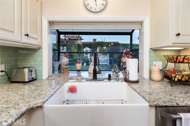 Garden window with a fabulous view!