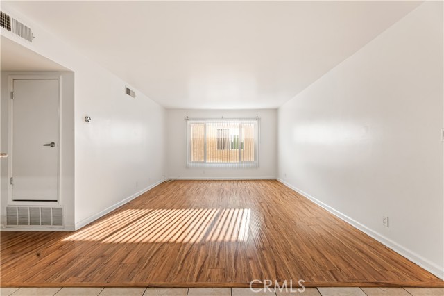 20327 Saticoy Street, Winnetka CA: https://media.crmls.org/medias/372f3463-247b-495f-9d52-abc6226228a3.jpg