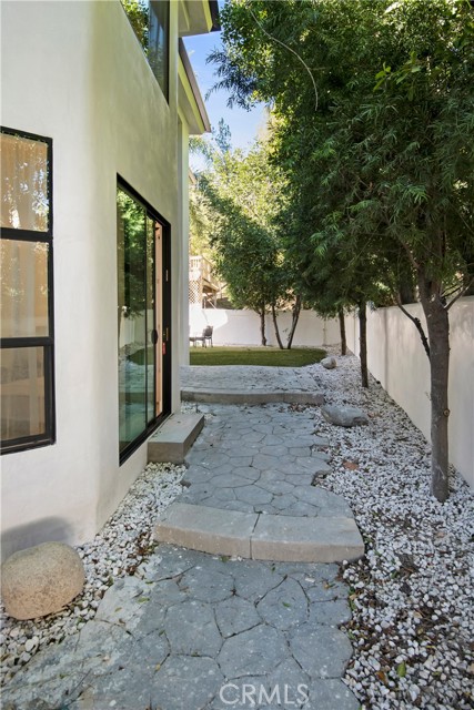 Detail Gallery Image 3 of 42 For 22254 Dumetz Rd, Woodland Hills,  CA 91364 - 5 Beds | 4 Baths