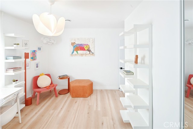 6508 Blewett Avenue, Lake Balboa CA: https://media.crmls.org/medias/372f92fb-3e30-4e09-93c3-223babe2e1d3.jpg