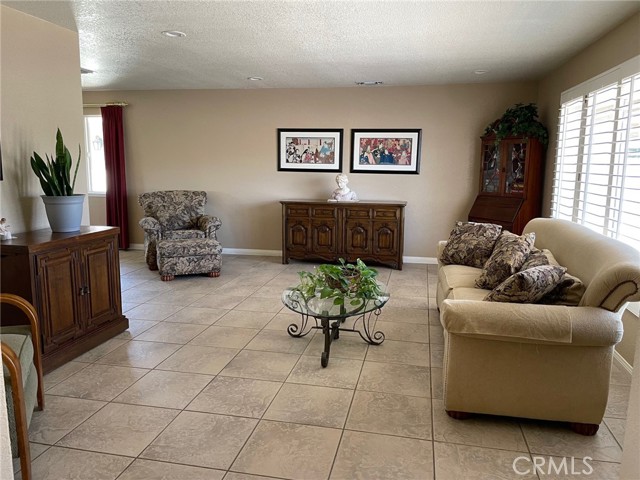Detail Gallery Image 14 of 27 For 200 Meadow View Ln, Barstow,  CA 92311 - 3 Beds | 3/1 Baths
