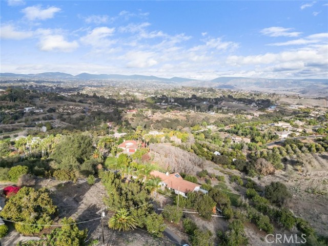 5088 San Jacinto Circle West, Fallbrook CA: https://media.crmls.org/medias/373009fb-0cd0-4be6-b922-31db34732db7.jpg