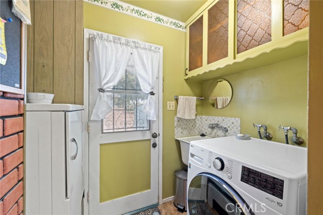 6345 Bigelow Street, Lakewood CA: https://media.crmls.org/medias/3730816f-48fd-4cd9-aa1f-53a378a43ea3.jpg