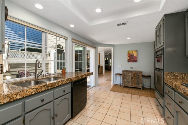 Detail Gallery Image 16 of 45 For 590 John K Dr #102,  Long Beach,  CA 90803 - 3 Beds | 2/1 Baths