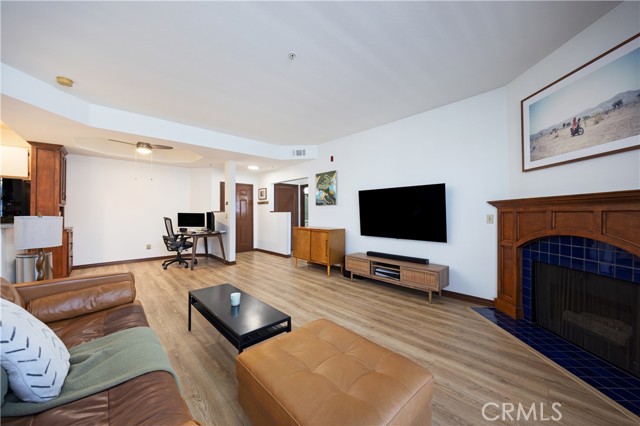 Detail Gallery Image 4 of 28 For 640 W 4th St #410,  Long Beach,  CA 90802 - 2 Beds | 2 Baths