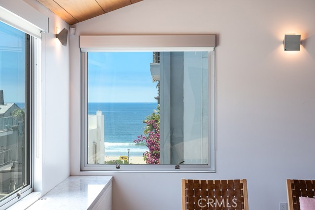 137 15th Street, Manhattan Beach, California 90266, 2 Bedrooms Bedrooms, ,2 BathroomsBathrooms,Residential,Sold,15th,SB22082552